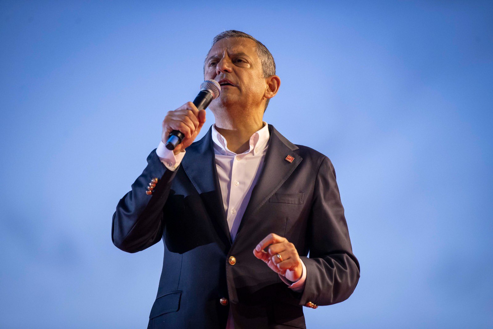 CHP Genel Başkanı Özgür Özel, gözaltı dalgasının ardından bugün İzmir'e