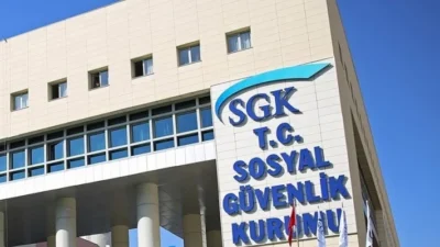 Eski Sosyal Güvenlik Kurumu (SGK) Antalya müdürü S.E. ve iki
