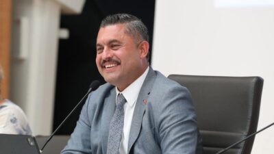 İstanbul’da Şile Belediye Başkanı Özgür Kabadayı gözaltına alındı.

