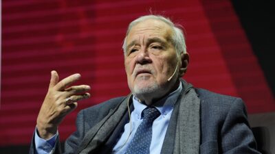 Tarihçi İlber Ortaylı, Balıkesir’de hafif hasarlı trafik kazası geçirdi; can