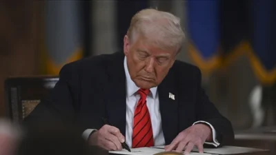 ABD Başkanı Donald Trump, kapsamlı vergi indirimleri ve harcama kesintileri
