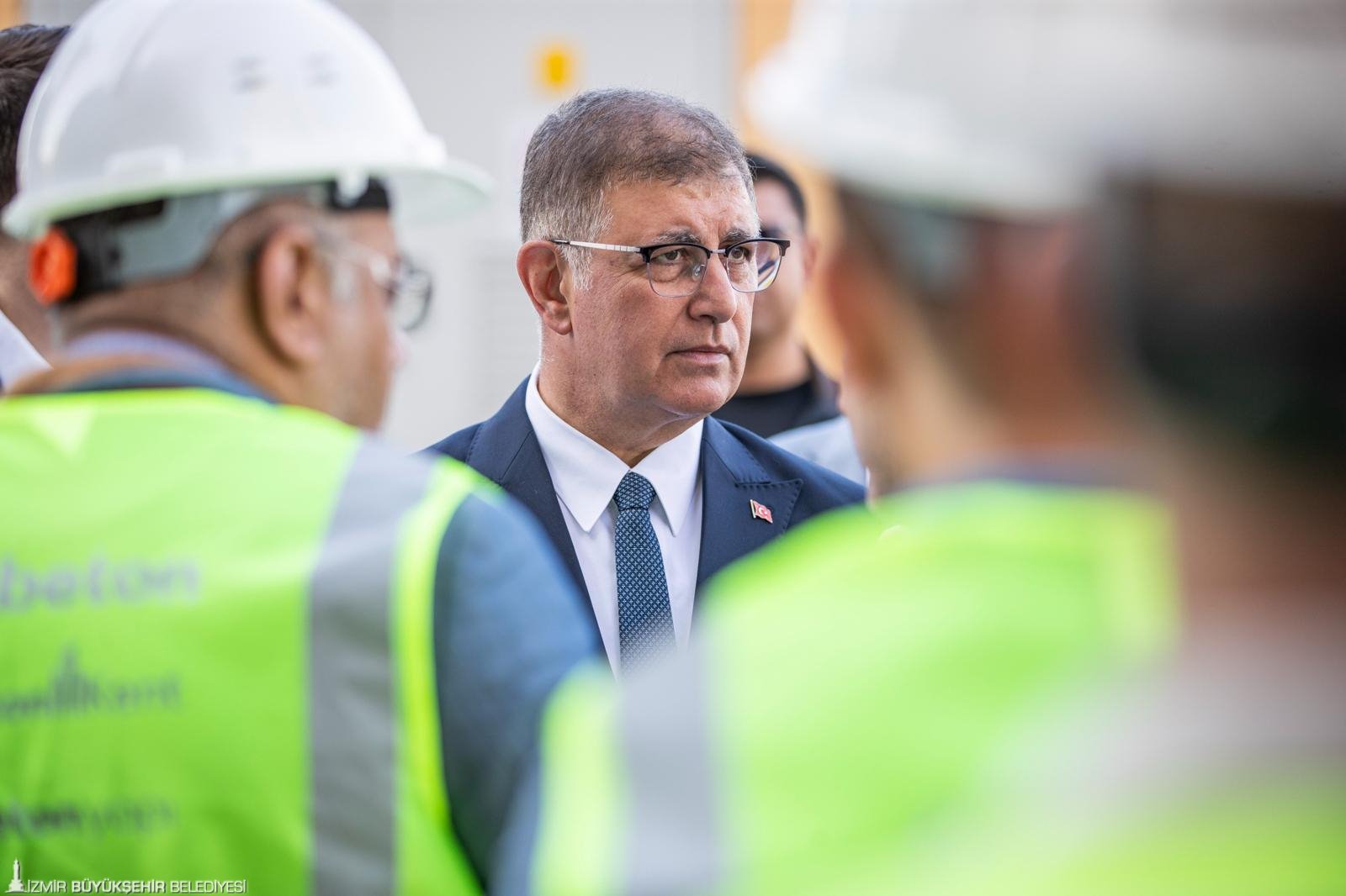 İzmir Büyükşehir Belediye Başkanı Dr. Cemil Tugay, görevdeki 15,5 ayını