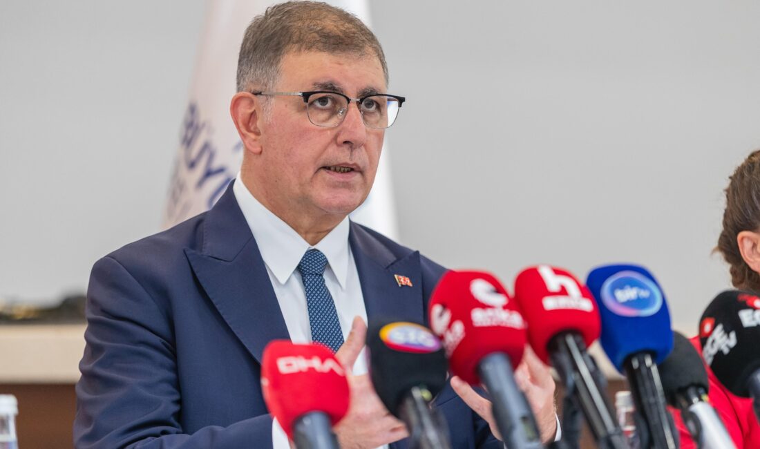 İzmir Büyükşehir Belediye Başkanı Cemil Tugay, soruşturmanın belediyenin şikâyetiyle başlatıldığı