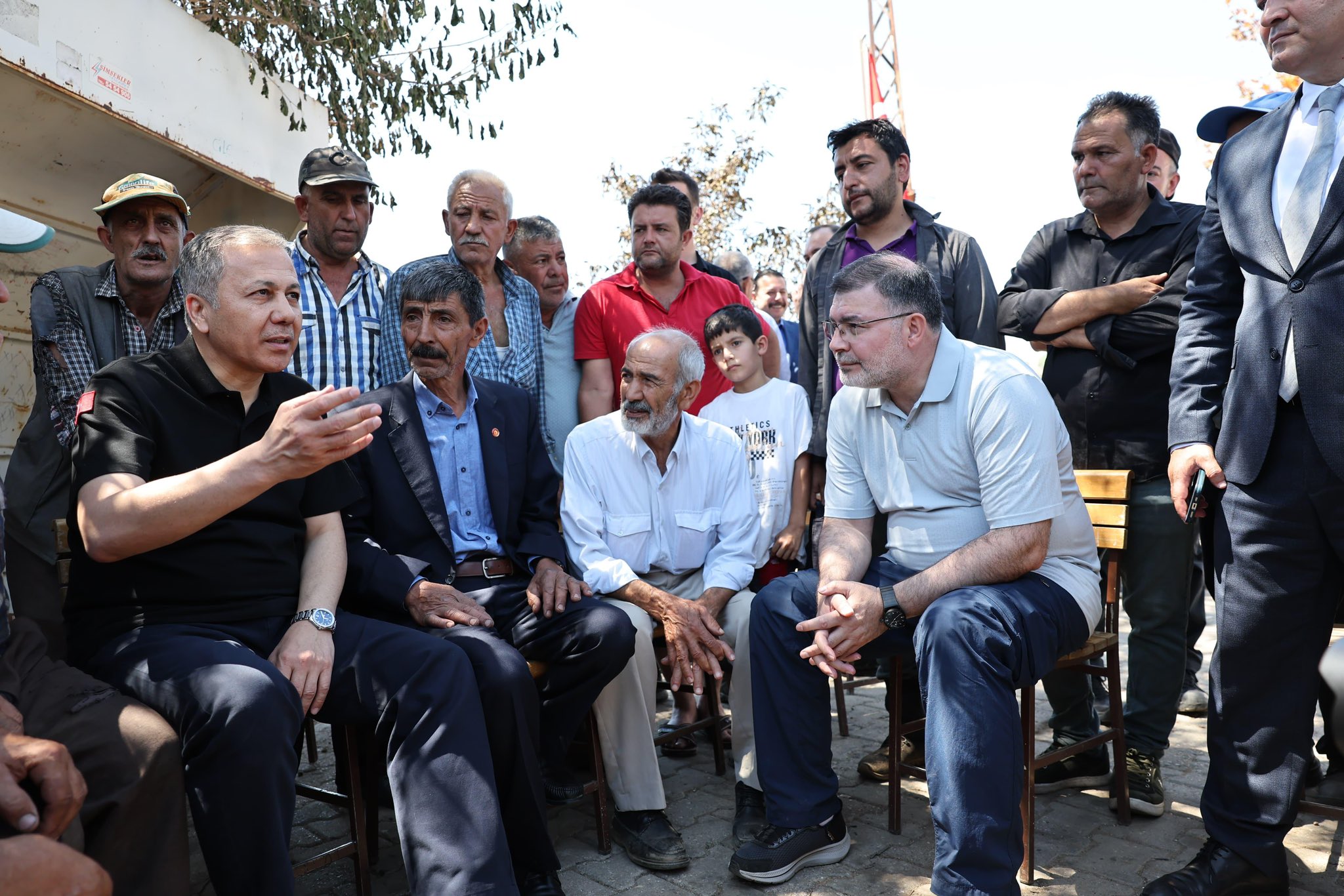 İçişleri Bakanı Ali Yerlikaya, İzmir Ödemiş'teki orman yangını felaketinin ardından