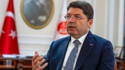 CHP lideri Özgür Özel’in belediye operasyonlarına sert çıkışı siyasette gerilimi