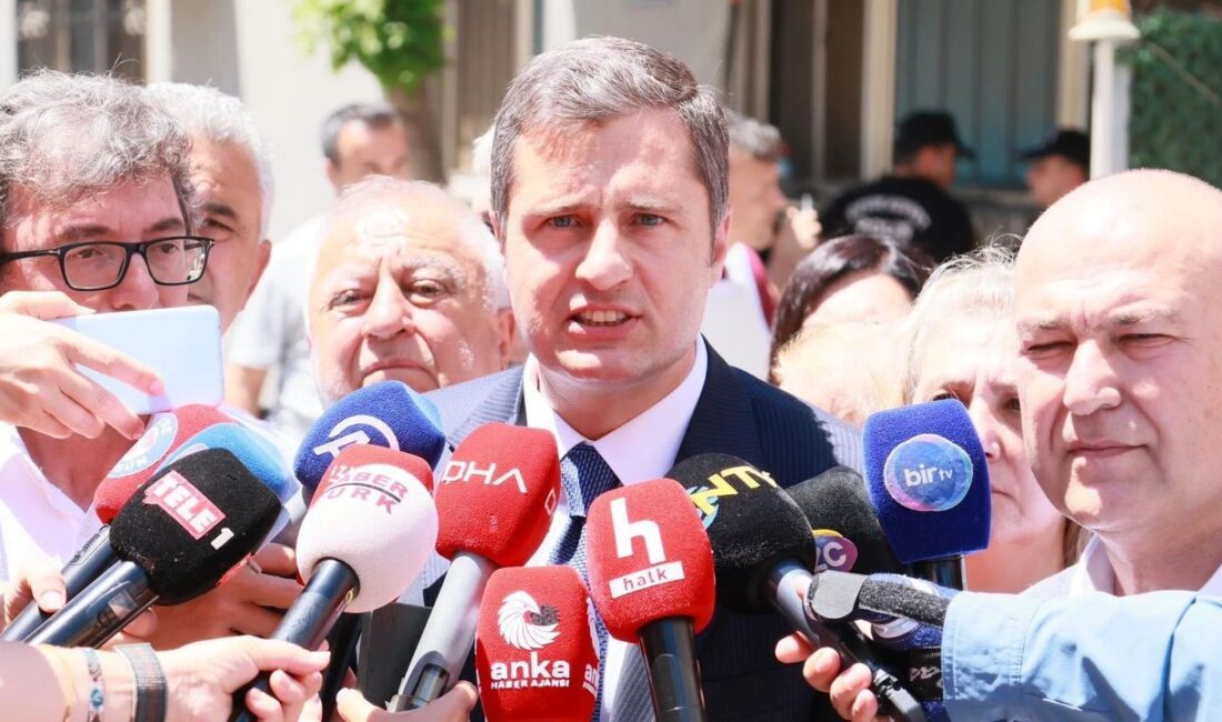 İzmir Büyükşehir Belediyesi'ne yönelik yolsuzluk soruşturması kapsamında eski Başkan Tunç