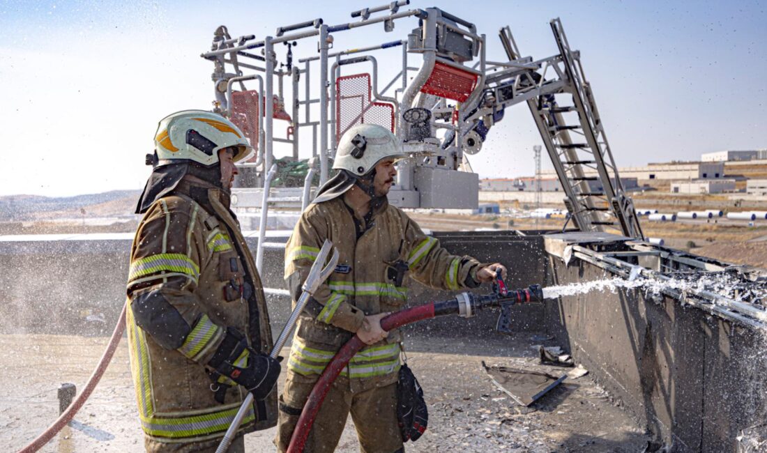Yaz aylarının başından bu yana yangınlarla mücadele eden İzmir Büyükşehir