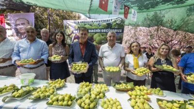 İzmir Büyükşehir Belediye Başkanı Dr. Cemil Tugay, Güzelbahçe Belediyesi tarafından