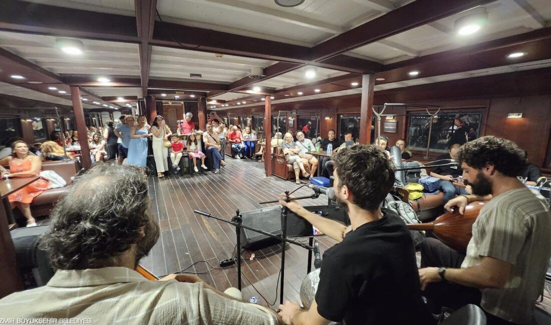 İzmir Büyükşehir Belediyesi iştiraklerinden İZDENİZ’in Tarihi Bergama Vapuru’nda düzenlediği etkinlikler