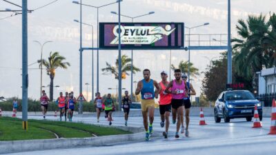 İzmir Büyükşehir Belediyesi’nin düzenlediği 13’üncü Uluslararası Dokuz Eylül İzmir Yarı