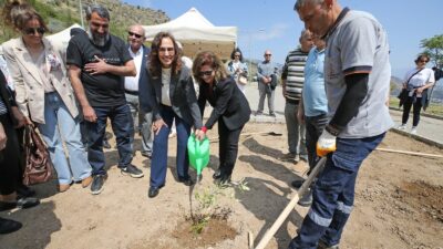 Karşıyaka Belediyesi’nin hayata geçirdiği yapı kullanma izinlerinde fidan bağışı kabul