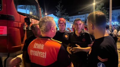 İzmir Büyükşehir Belediyesi İtfaiye Dairesi Başkanlığı ekipleri, dün akşam saatlerinde