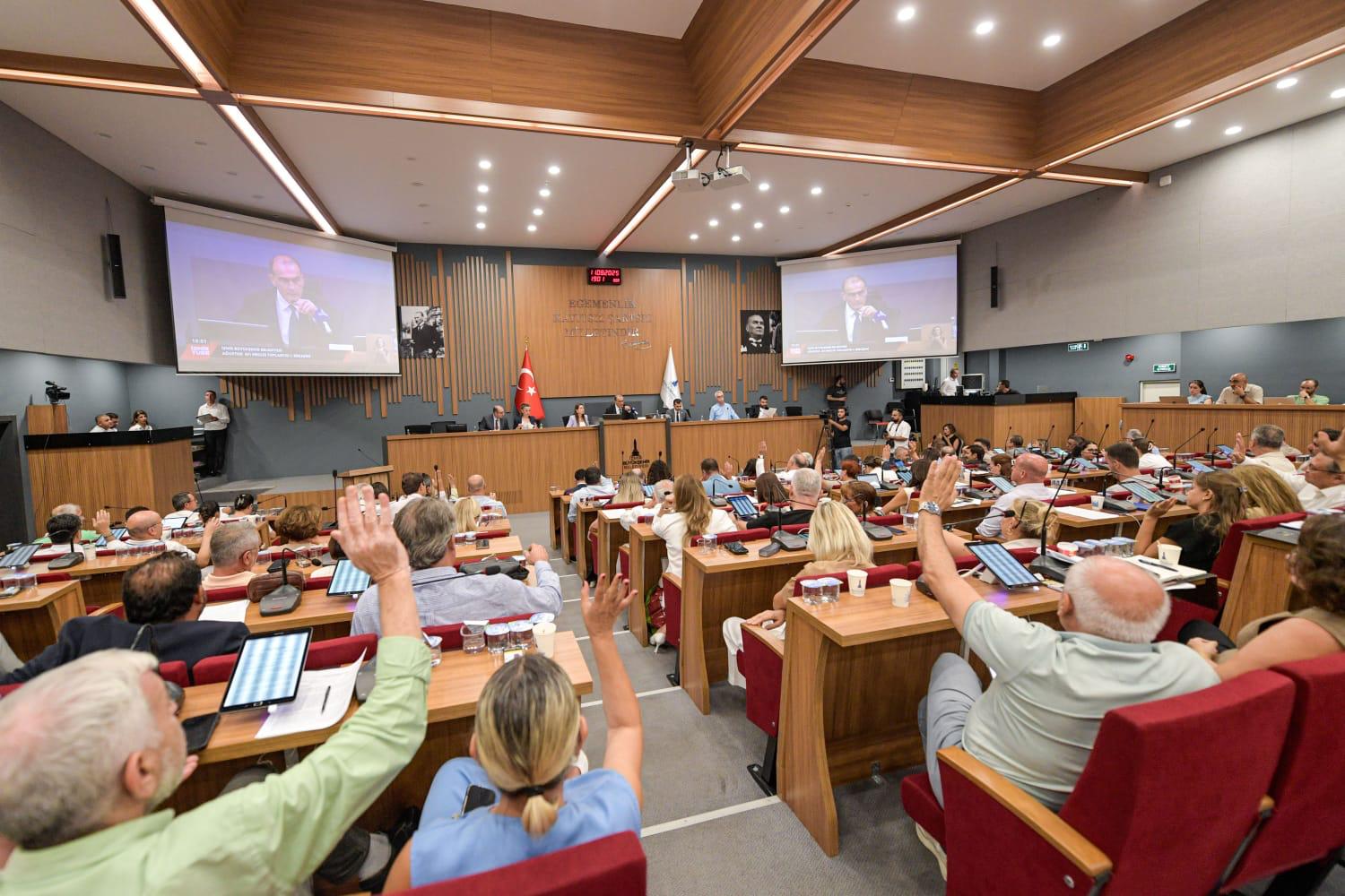 İzmir Büyükşehir Belediyesi Meclisi’nde kenti ilgilendiren konularda yürütülen çalışmalar hakkında