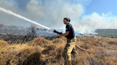 İzmir Büyükşehir Belediyesi İtfaiye Dairesi Başkanlığı, kentin birçok noktasında çıkan