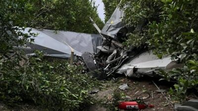 Yüreğir ilçesinde özel bir havacılık şirketine ait eğitim uçağı düştü.