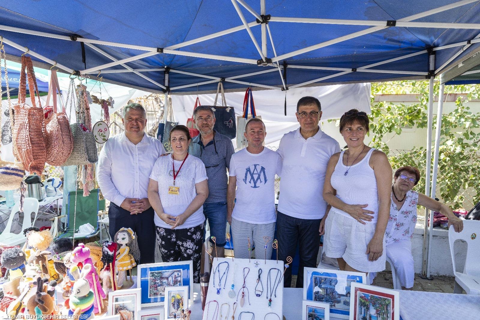 Urla'da düzenlenen Barbaros Oyuk (Korkuluk) Festivali, renkli görüntülere ve coşkulu