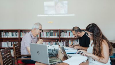 İzmir Büyükşehir Belediyesi tarafından düzenlenen “Edebiyat Yolculuktur” temalı Şiir, Öykü