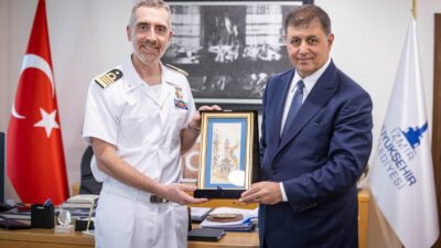 İzmir Büyükşehir Belediye Başkanı Dr. Cemil Tugay, İtalyan Donanması’na ait