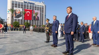 İzmir’de 30 Ağustos Zaferi’nin 103’üncü yıl dönümü kutlamaları Cumhuriyet Meydanı'nda