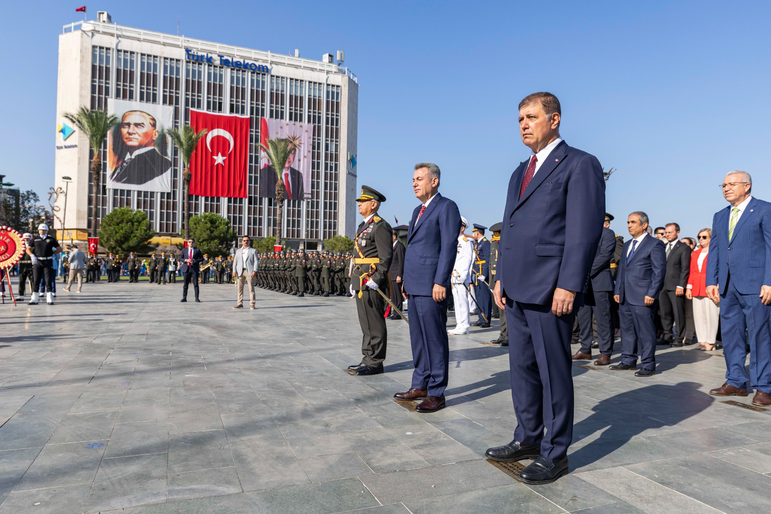 İzmir’de 30 Ağustos Zaferi’nin 103’üncü yıl dönümü kutlamaları Cumhuriyet Meydanı'nda