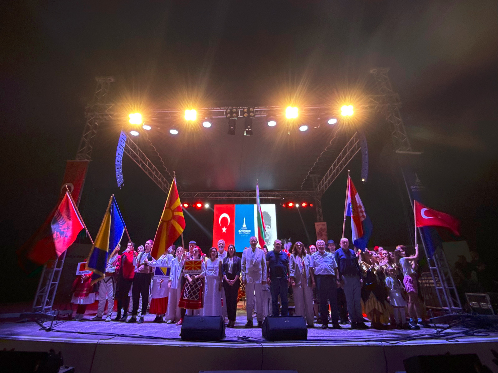 Balkan rüzgarı İzmir’i sardı: Festival coşkusu sürüyor!