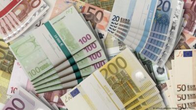 ABD'de istihdam verilerinin beklentiyi karşılamaması sonrası dolar zayıflarken Euro güçlendi.