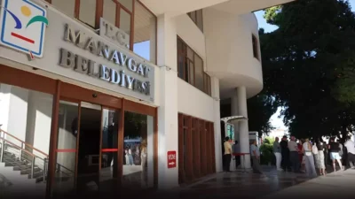 Yolsuzluk iddialarıyla başlatılan soruşturma kapsamında tutuklanan Manavgat Belediye Başkan Yardımcısı