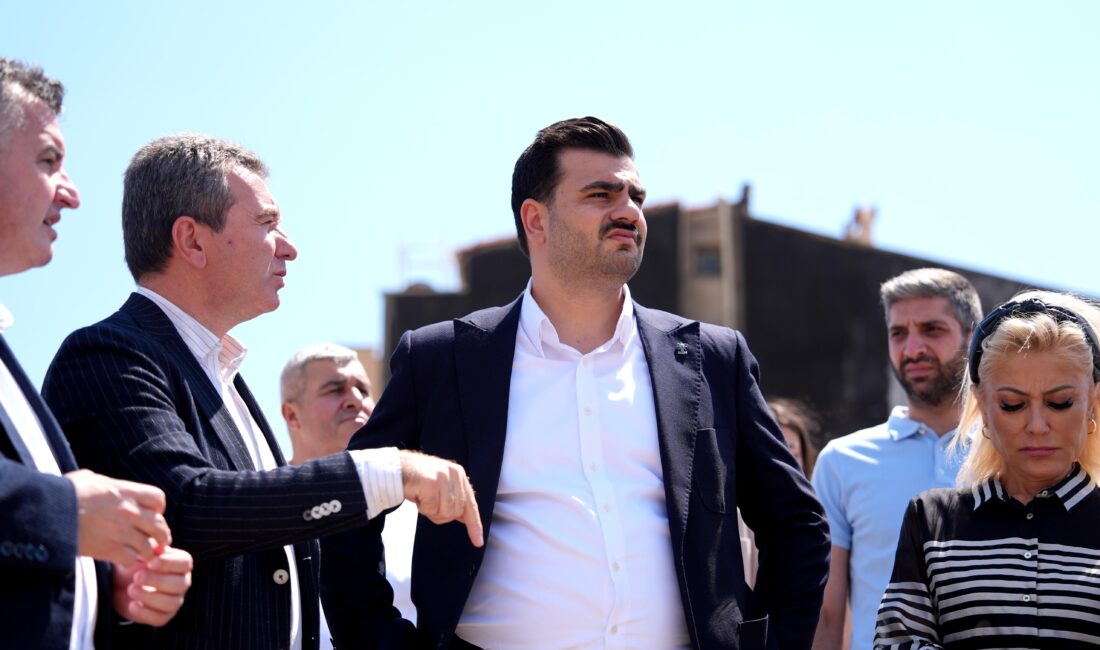 AK Parti Genel Sekreteri Eyyüp Kadir İnan, İzmir İl Başkanı