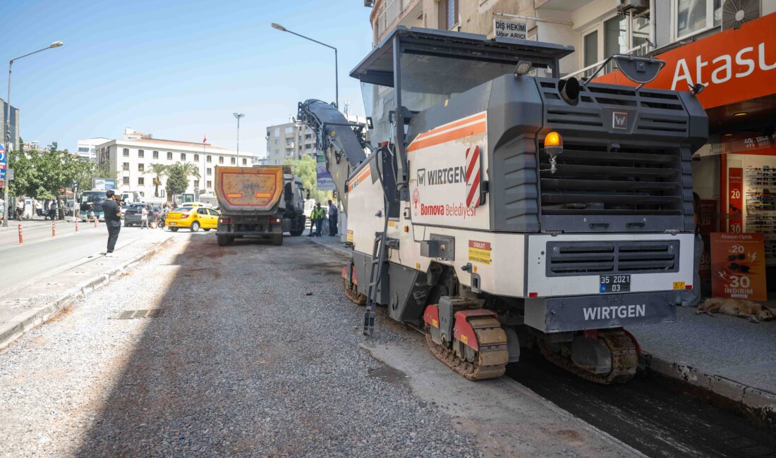 Bornova’nın en işlek yollarından Mustafa Kemal Caddesi’nde İZSU’nun altyapı yenileme
