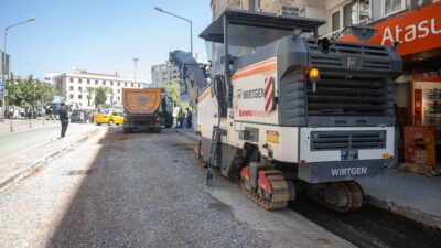 Bornova’nın en işlek yollarından Mustafa Kemal Caddesi’nde İZSU’nun altyapı yenileme