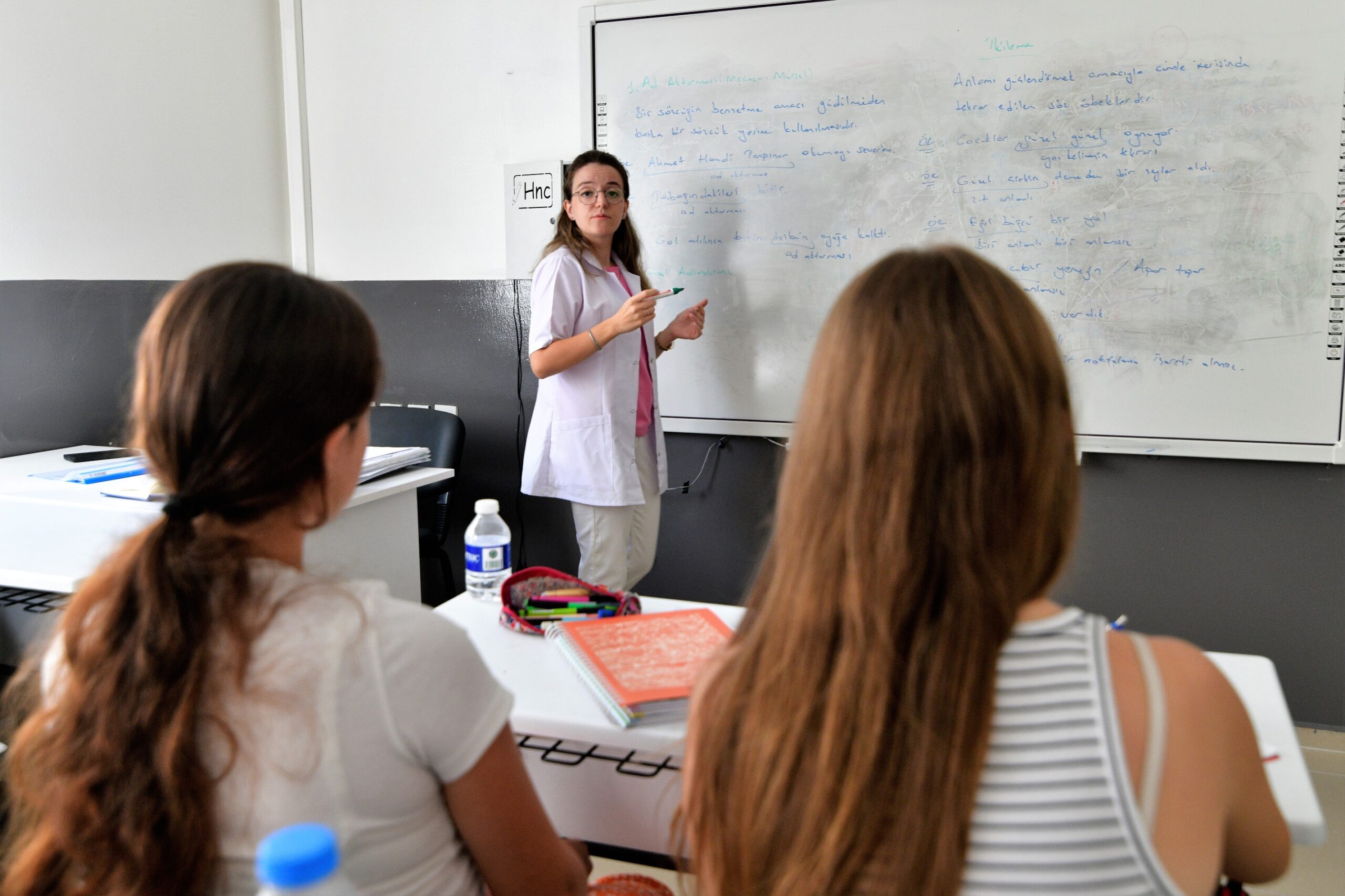 Bornova Belediyesi’nin ücretsiz eğitim desteği sunduğu BELGEM, 2025-2026 Eğitim-Öğretim Yılı’na