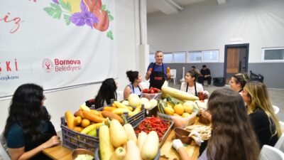 Bornova Belediyesi, ziraat fakültesi öğrencileriyle yerel tohumun önemini konuşarak Ekolojik