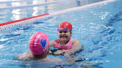 Buca’nın en donanımlı spor kompleksi Sporium,  yüzme kurslarıyla kapılarını ilçenin