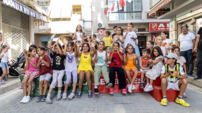 Karşıyaka’da Sokak Senin Mahalle Olimpiyatlarıyla çocuklar hem spor yapıyor hem