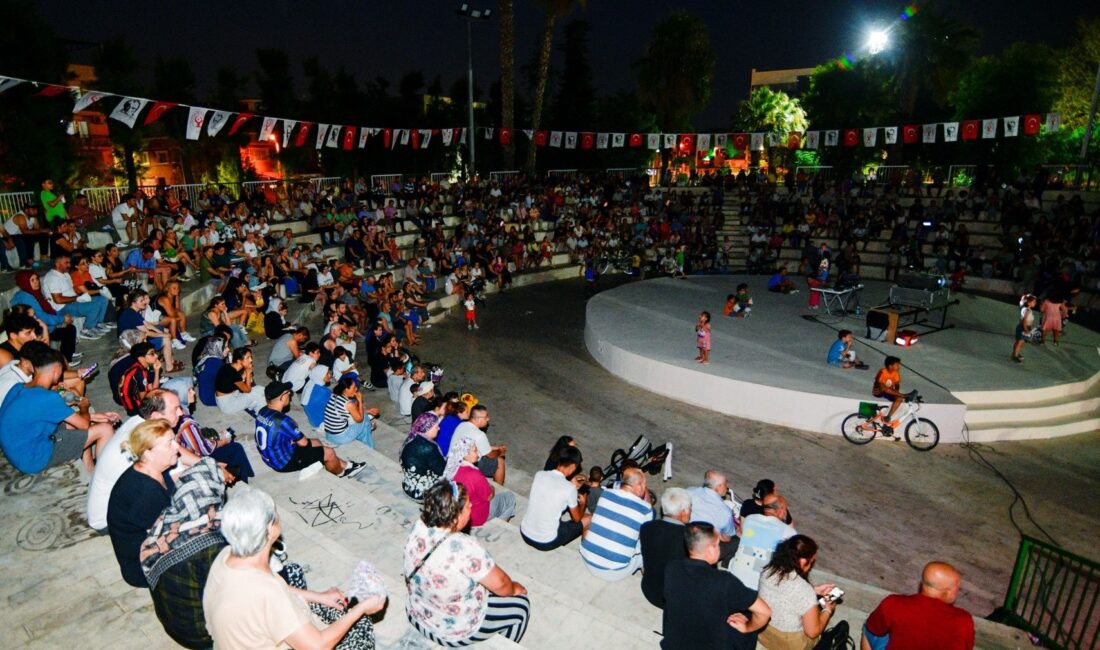 Bornova Belediyesi’nin Yaz Açıkhava Sinema Günleri, mahallelerde nostaljik bir atmosfer