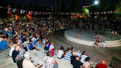 Bornova Belediyesi’nin Yaz Açıkhava Sinema Günleri, mahallelerde nostaljik bir atmosfer