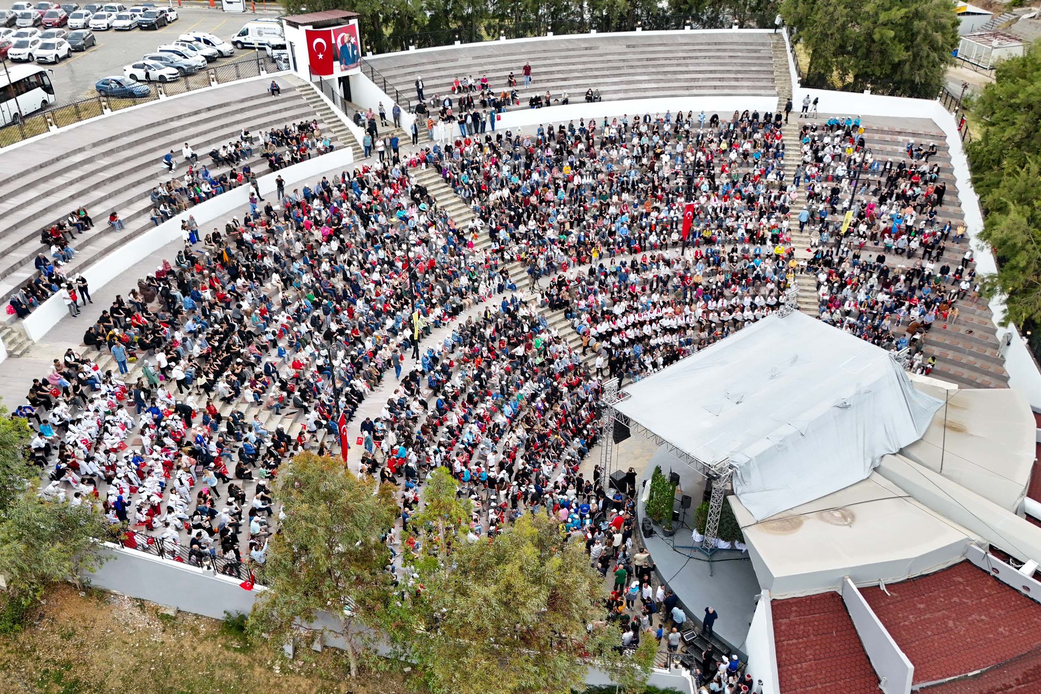 Uzun süredir atıl durumda olan Zeki & Metin Amfi Tiyatro,