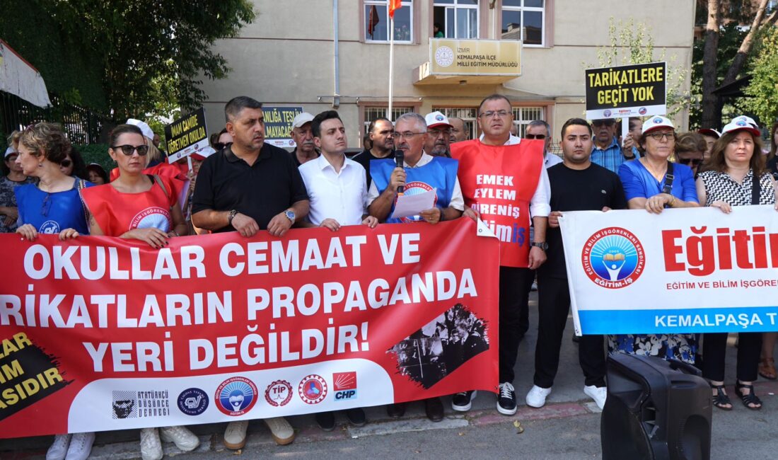 Kemalpaşa’da okullarda Arapça yemin ettirilmesi bazı kesimlerce eleştirilirken, eğitimde laiklik