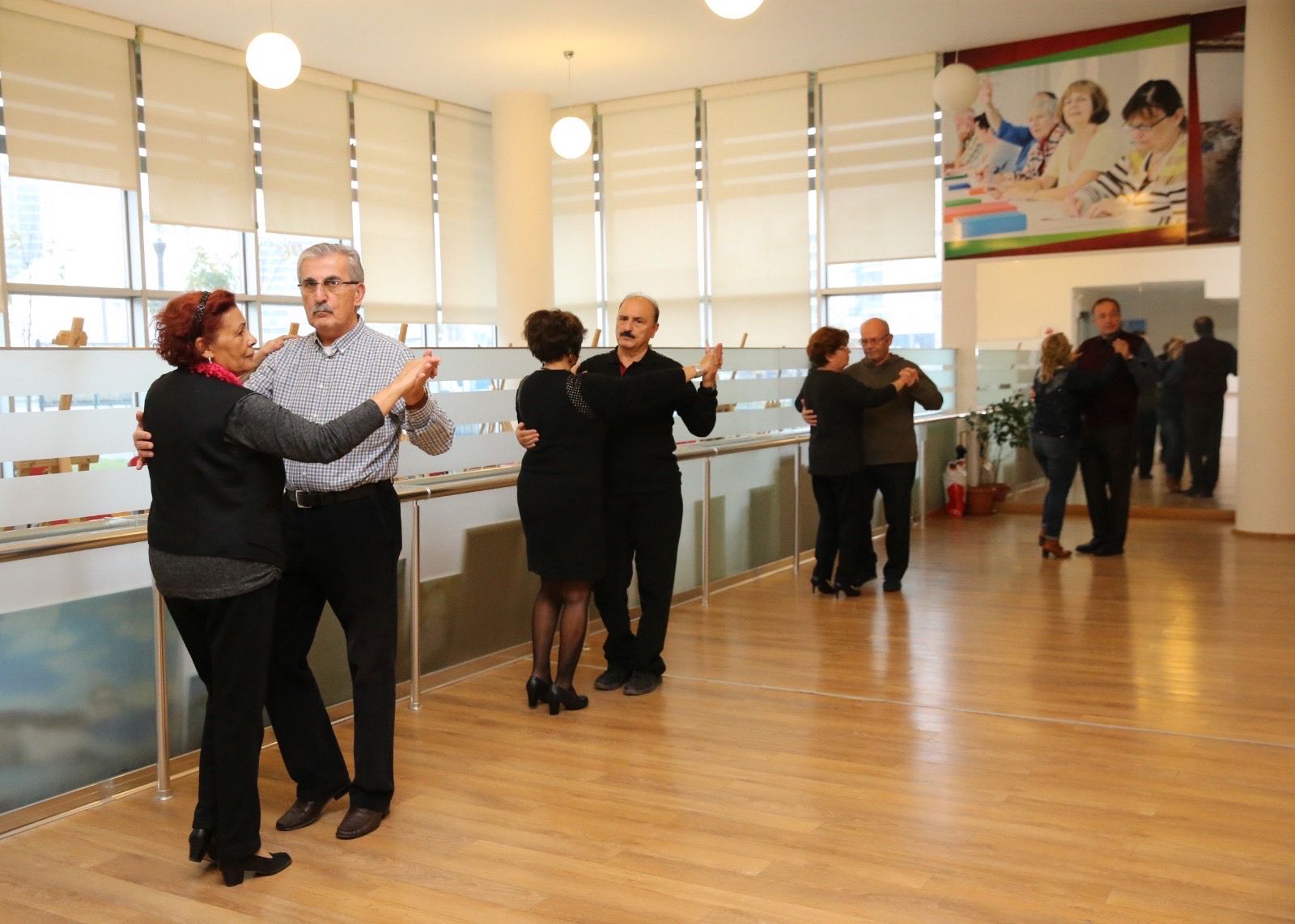 Karşıyaka Belediyesi, Cumhuriyet’in 102. yılına özel ücretsiz salon dansları kursu