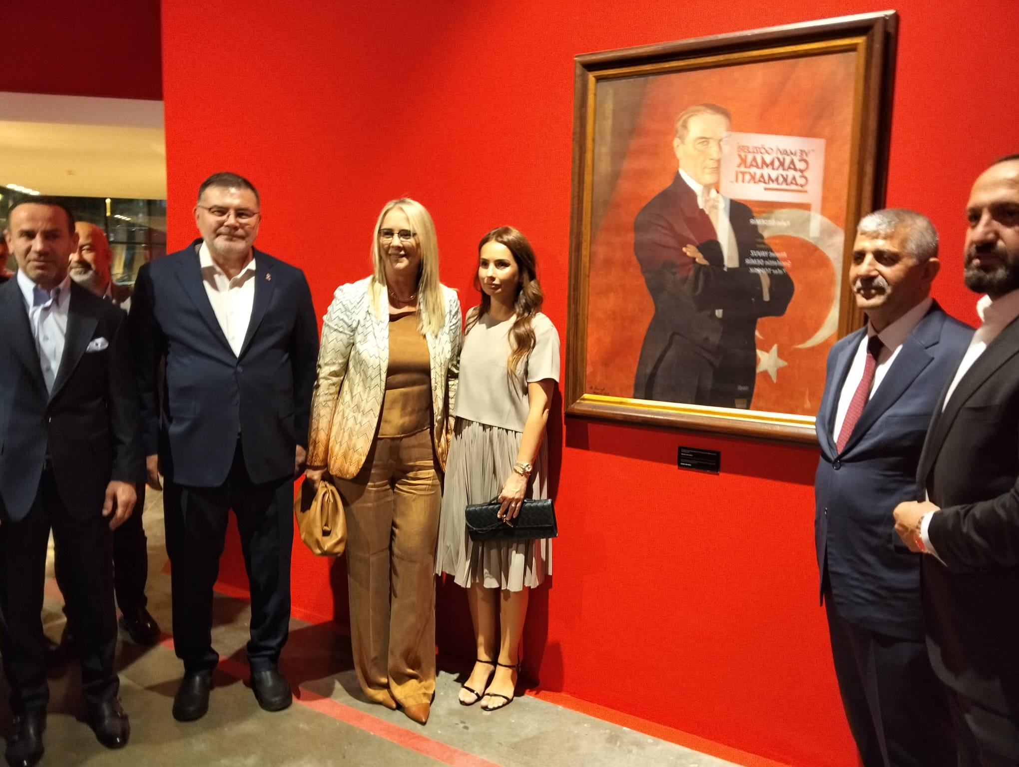 Kültürpark'ta sanat rüzgarı: Atatürk ve Refik Anadol sergileri sanatseverleri bekliyor 3 Kültürpark'ta sanat rüzgarı: Atatürk ve Refik Anadol sergileri sanatseverleri bekliyor