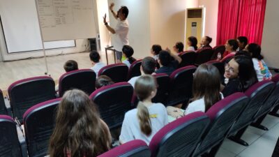 Çiğli Belediyesi’nin kültür-sanat çalışmaları kapsamında kurulan Gençlik Tiyatrosu yeni döneme