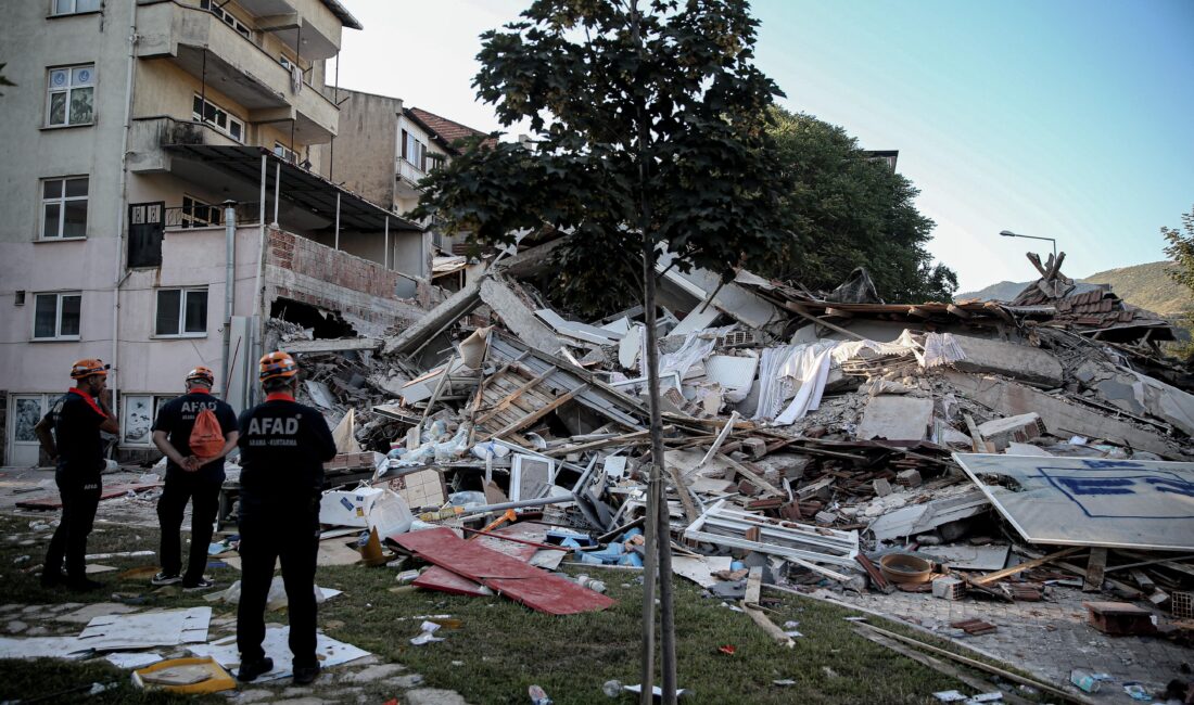 Balıkesir’in Sındırgı ilçesinde dün akşam meydana gelen 6.1 büyüklüğündeki deprem,