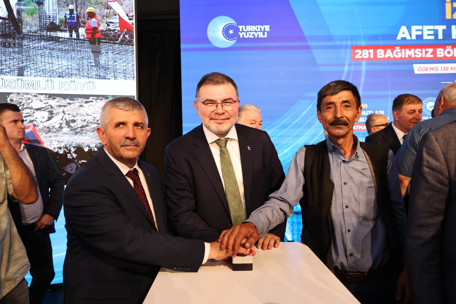 AK Parti İzmir İl Başkanı Bilal Saygılı, Ödemiş’teki afet konutlarının
