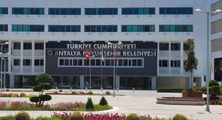 Antalya Büyükşehir Belediyesi’ne yönelik rüşvet ve yolsuzluk soruşturmasında tutuklama dalgası