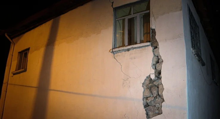 Balıkesir’in Sındırgı ilçesinde dün meydana gelen 6,1 büyüklüğündeki deprem nedeniyle