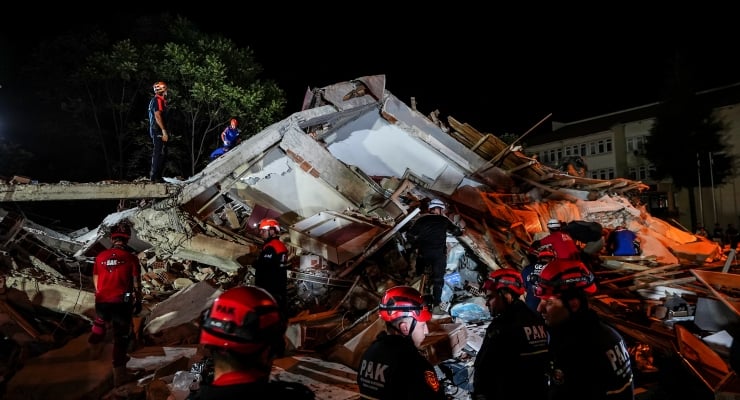 İçişleri Bakanı Ali Yerlikaya, 6,1 büyüklüğünde deprem olan Balıkesir’in Sındırgı