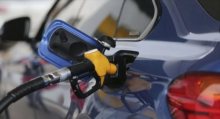 Benzin fiyatına (litre) 1 lira 22 kuruş zam gelmesi bekleniyor.

