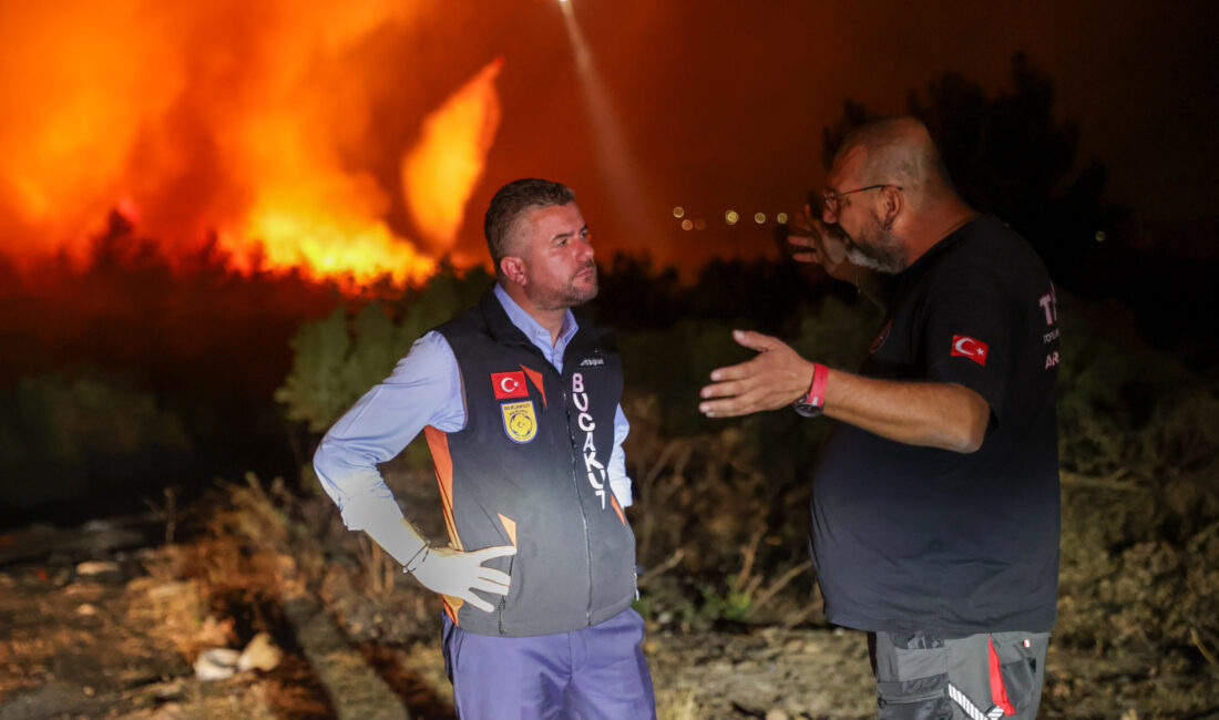 Buca’da otoyoldaki bir minibüste çıkıp ormana sıçrayan yangın dün gece