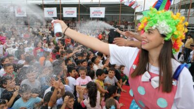 Bayraklı Belediyesi, Ağustos ayı boyunca dopdolu etkinlik takvimiyle ilçe sakinlerine