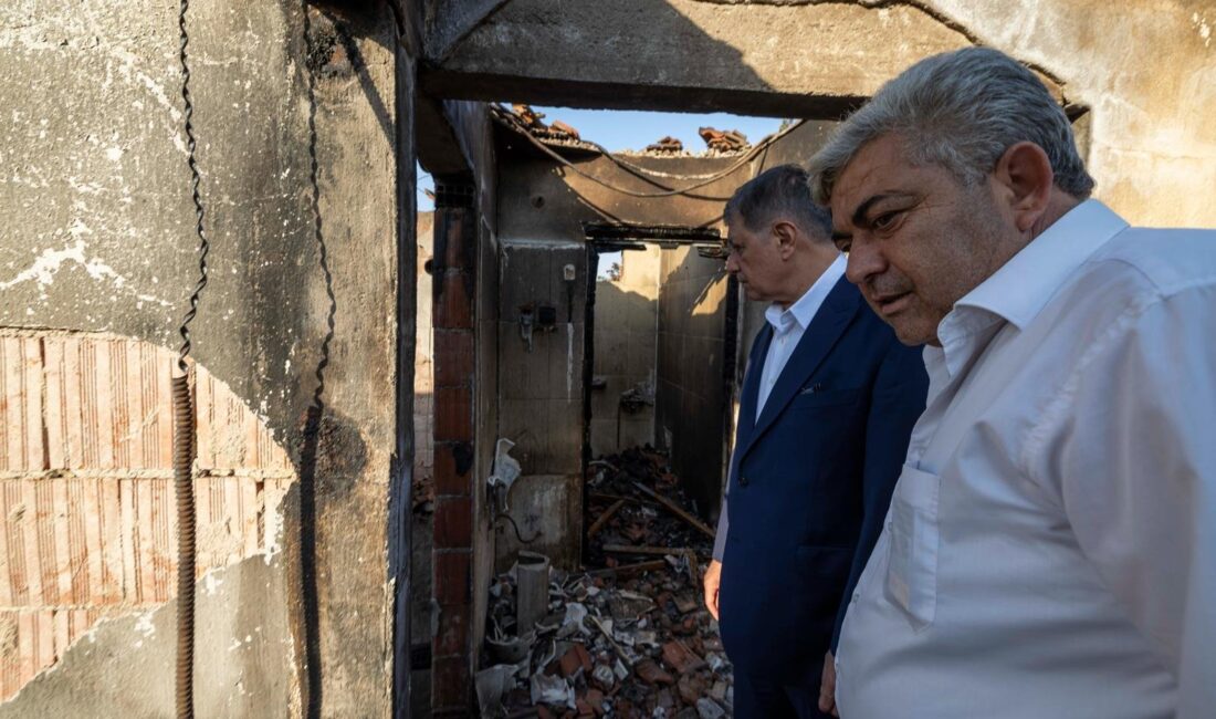 Cemil Tugay, evi yanan Cerit ailesini ziyaret ederek ihtiyaçların karşılanması